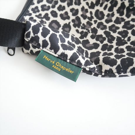 継続販売品 Herve Chapelier 1754FJQ(ナイロンスクエアショルダーバッグL) パンサーブラン×ノワール 2608-1144