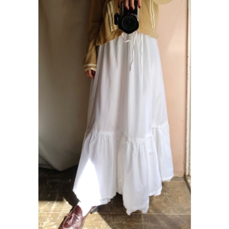 white volume skirt