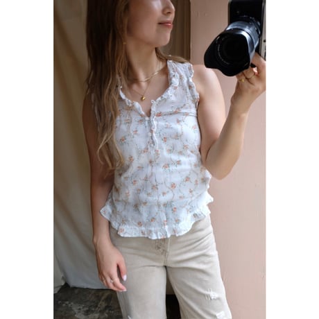 white flower tank top