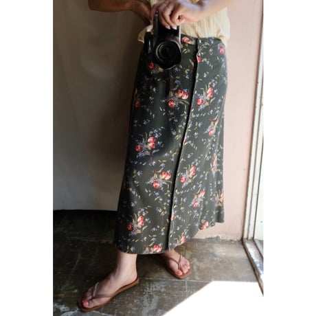 green flower skirt