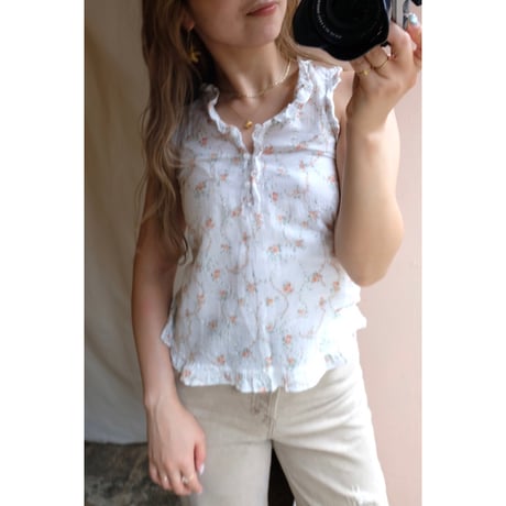 white flower tank top