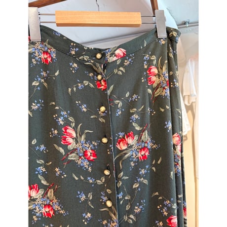 green flower skirt
