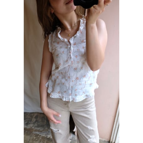 white flower tank top