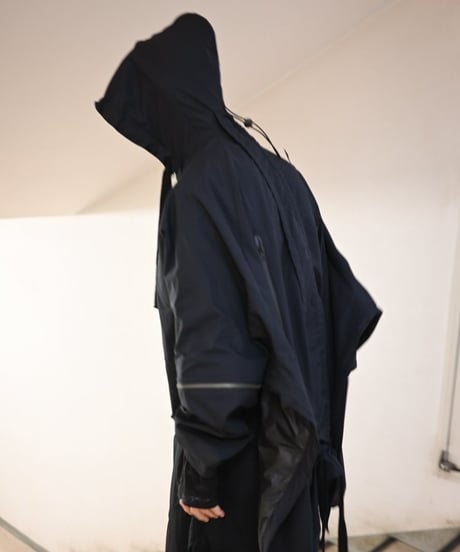 NL "Turning tech poncho"