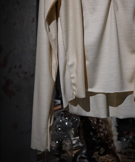 WILDFRÄULEIN "Three-d cutsew" off white.