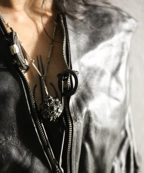 Ferric "Triangle bone cast broach" Black toramalli.