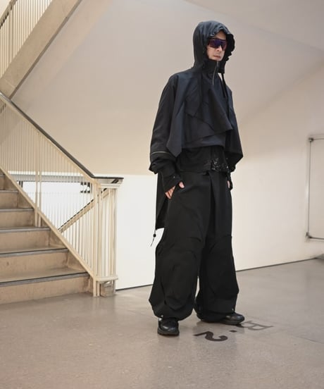 NL "Turning tech poncho"