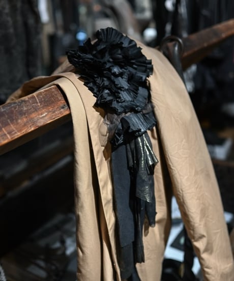 WILDFRÄULEIN "Flower of brooch" Black.