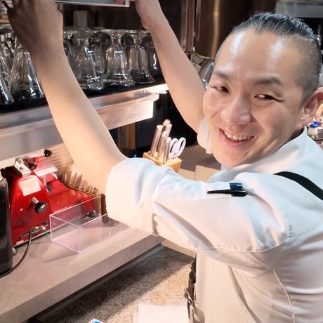 よく使うものを手元に置ける棚下ラック