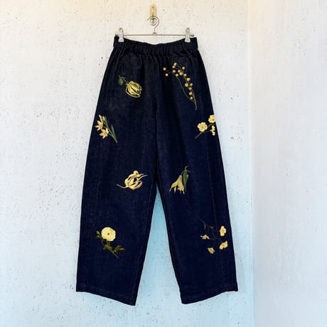 【YELLOW FLOWER DENIM / CURVED PANTS】