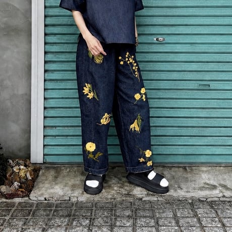 【YELLOW FLOWER DENIM / CURVED PANTS】