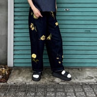 【YELLOW FLOWER DENIM / CURVED PANTS】