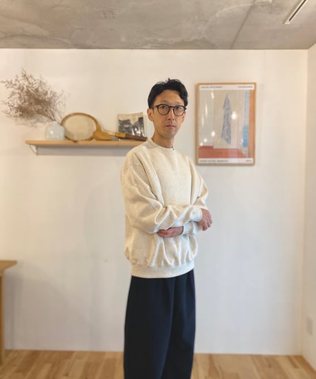 MANUAL ALPHABET マニュアルアルファベット（ユニセックス）/AZUMA BRUSHED SWEAT CREWNECK 【オートミール】