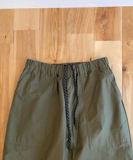 MANUAL ALPHABET マニュアルアルファベット（ユニセックス）/ BACK SATIN EASY BAKER PANTS バックサテンイージーベイカー【オリーブ】