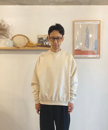 MANUAL ALPHABET マニュアルアルファベット（ユニセックス）/AZUMA BRUSHED SWEAT CREWNECK 【オートミール】