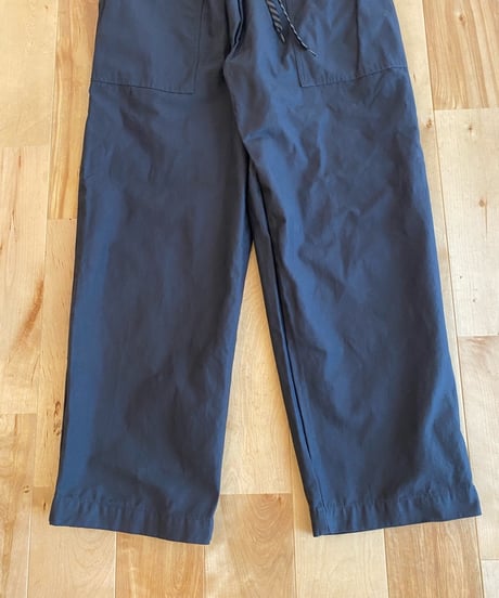 MANUAL ALPHABET マニュアルアルファベット（ユニセックス）/ BACK SATIN EASY BAKER PANTS バックサテンイージーベイカー【ネイビー】