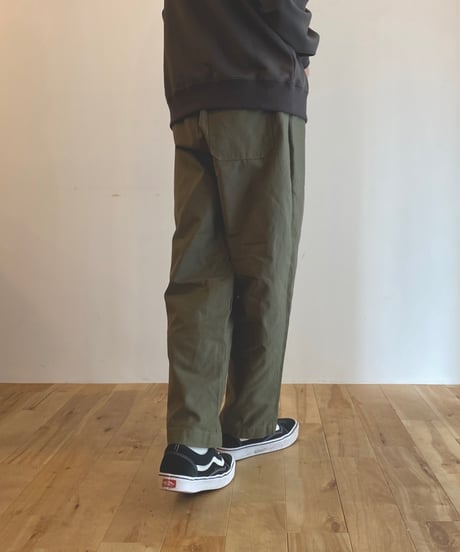 MANUAL ALPHABET マニュアルアルファベット（ユニセックス）/ BACK SATIN EASY BAKER PANTS バックサテンイージーベイカー【オリーブ】