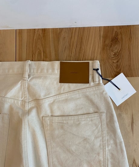HATSKI ハツキ（ユニセックス） /   WIDE TAPERED DENIM ワイドテーパード 【生成り】