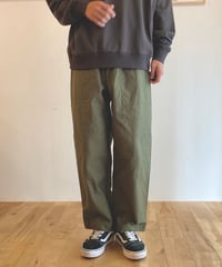 MANUAL ALPHABET マニュアルアルファベット（ユニセックス）/ BACK SATIN EASY BAKER PANTS バックサテンイージーベイカー【オリーブ】