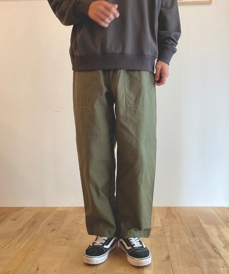 MANUAL ALPHABET マニュアルアルファベット（ユニセックス）/ BACK SATIN EASY BAKER PANTS バックサテンイージーベイカー【オリーブ】