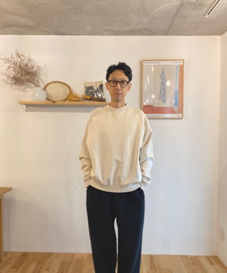 MANUAL ALPHABET マニュアルアルファベット（ユニセックス）/AZUMA BRUSHED SWEAT CREWNECK 【オートミール】