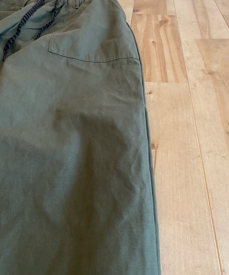 MANUAL ALPHABET マニュアルアルファベット（ユニセックス）/ BACK SATIN EASY BAKER PANTS バックサテンイージーベイカー【オリーブ】
