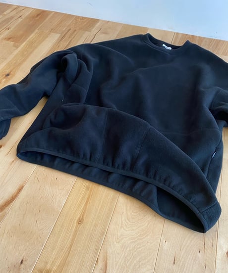 maillot マイヨ（ユニセックス）/ micro fleece pocket crew trainer 【ブラック】