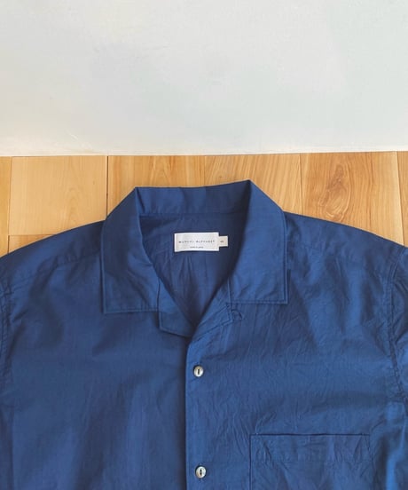 MANUAL ALPHABET マニュアルアルファベット（ユニセックス）/ INDIGO CHAMBRAY OPEN COLLAR SHIRTS【ネイビー】