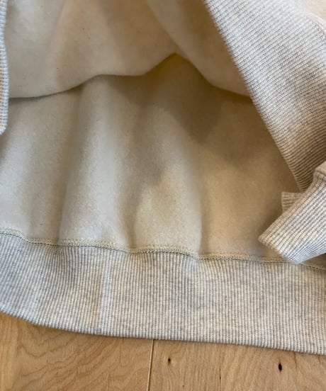 MANUAL ALPHABET マニュアルアルファベット（ユニセックス）/AZUMA BRUSHED SWEAT CREWNECK 【オートミール】
