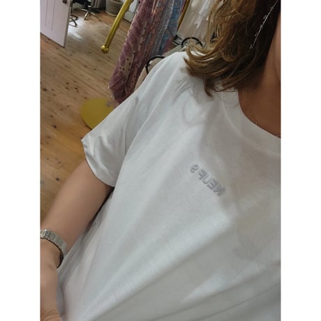 ロゴフレアTシャツ　白ホワイト