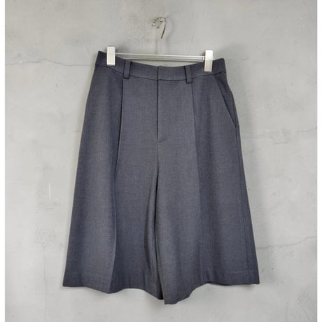 センタープレスハーフパンツ　グレー