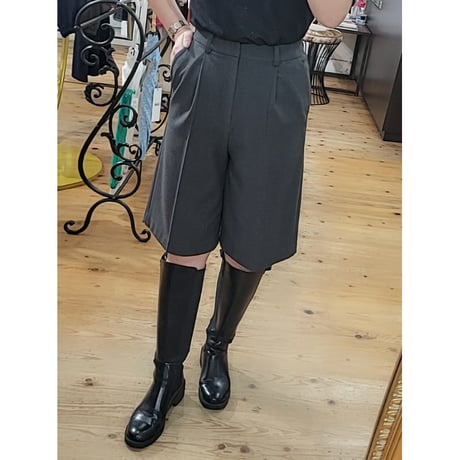 センタープレスハーフパンツ　グレー