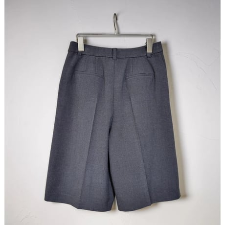 センタープレスハーフパンツ　グレー