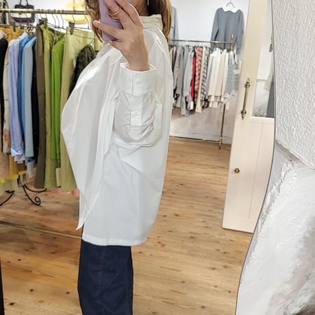 オーバーサイズシャツブラウス　オフホワイト