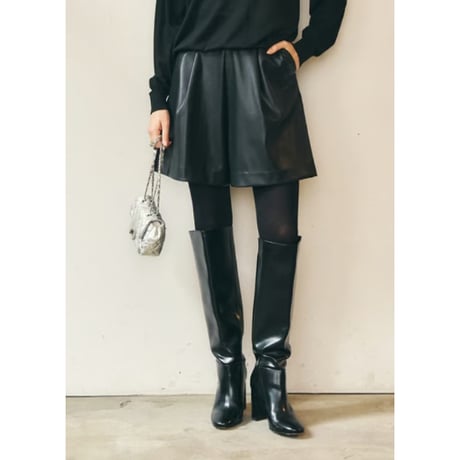 【エコレザーも登場！】ハイウエストタックショートパンツ　黒ブラック　ブラウン