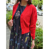 Vネックショート丈カーディガン　赤レッド