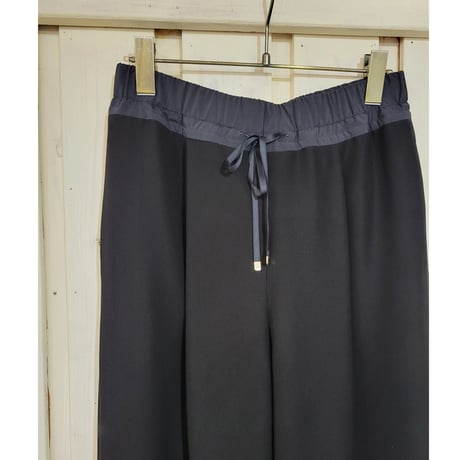 タック入りワイドパンツ　黒ブラック