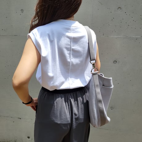 万能！シンプルタンクトップ　白ホワイト　ブラウン