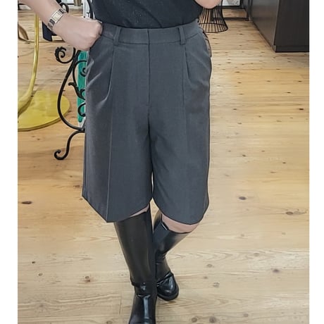 センタープレスハーフパンツ　グレー