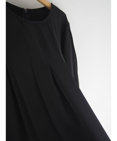 「接触冷感ポリエステル」タックフレアーワンピース