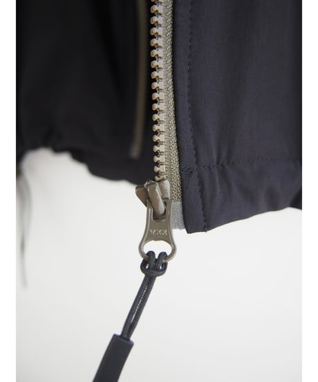 「ナイロンストレッチクロス」バイカラーブルゾンフーディ
