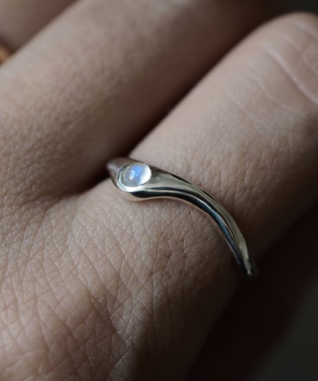 Dew ring  (Moon stone)