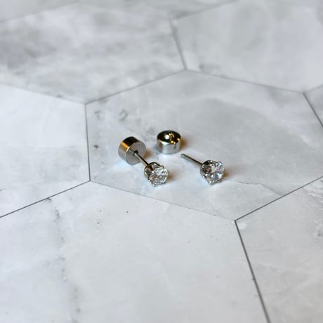 リフトアップピアス《クラウン1粒》