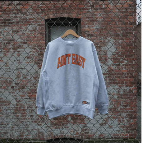 TEAM AIN'T EASY NYC CREWNECK SWEATSHIRT / Ash