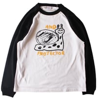 SMAIL RAGLAN L/S TEE  / And Protector