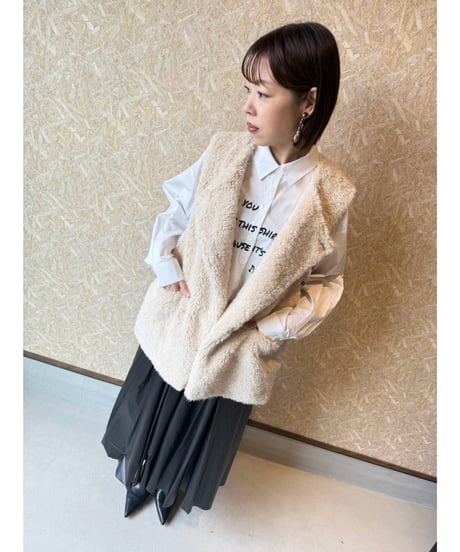 CHIGNON ★ curly boa vest