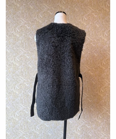 CHIGNON ★ curly boa vest