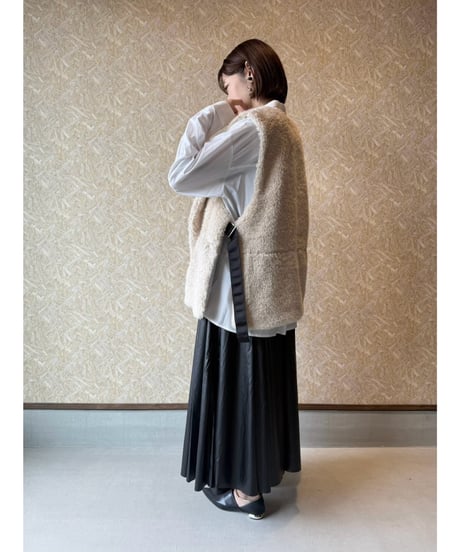 CHIGNON ★ curly boa vest