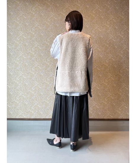 CHIGNON ★ curly boa vest