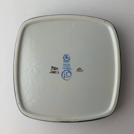 Royal copenhagen（ロイヤルコペンハーゲン）｜Aluminia（アルミニア）｜Baca　スクエアトレイ　17cm